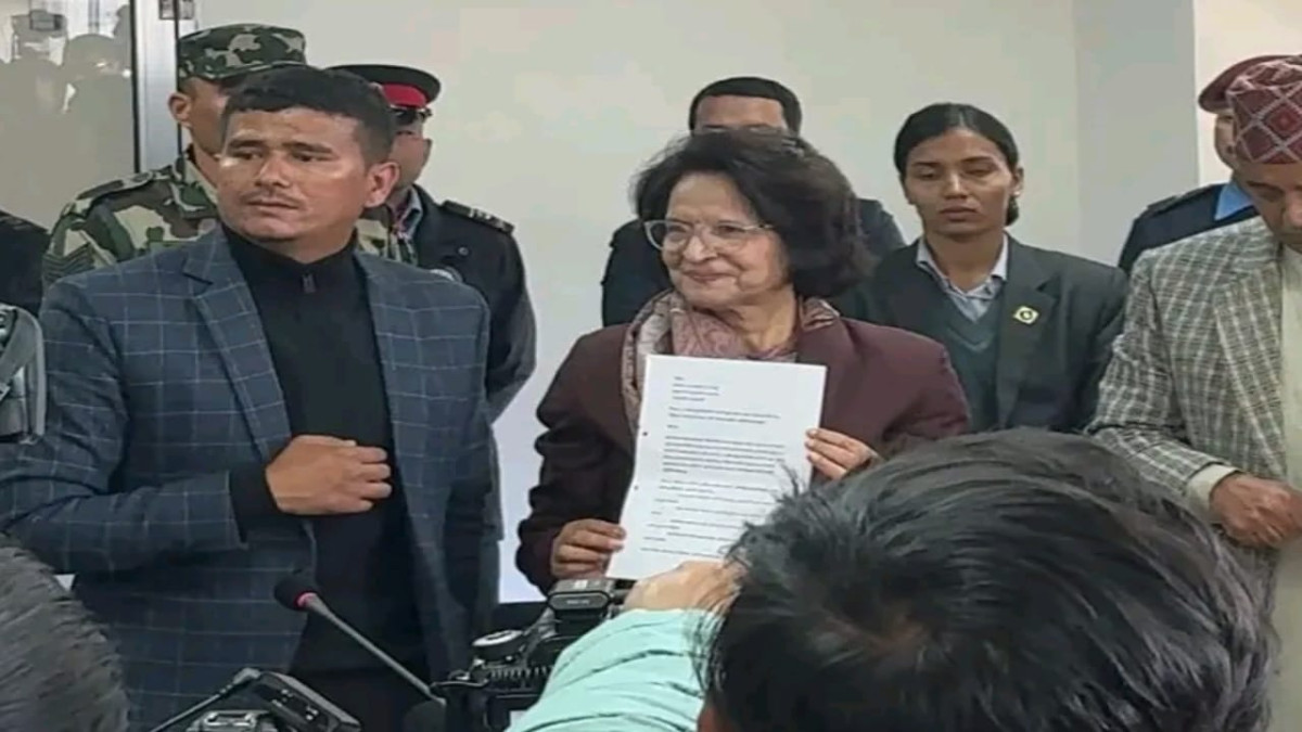 बाजुराको स्वास्थ्य समस्या सुधारको माग राख्दै हेमराज थापाले मन्त्री शर्मालाई बुझाए ज्ञापनपत्र