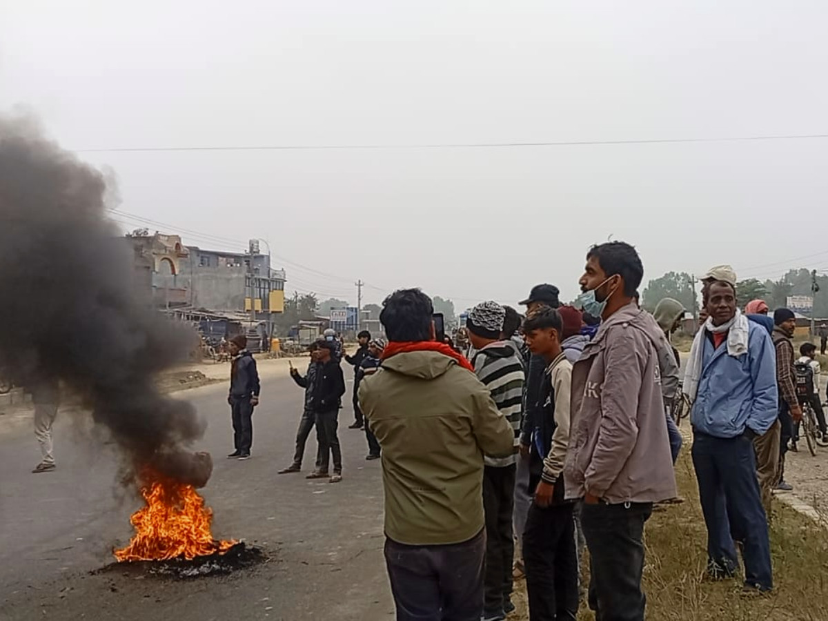 बंगलादेशमा हिन्दुमाथि भएको हत्याको विरोधमा प्रदर्शन,पूर्व–पश्चिम राजमार्ग अवरुद्ध