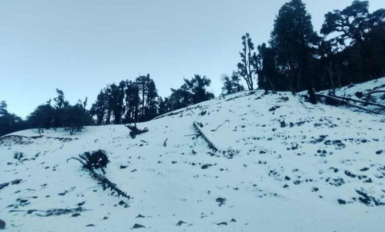 बाजुरामा हिउँदे बर्षासँगै हिमपात, जनजीवन प्रभावित