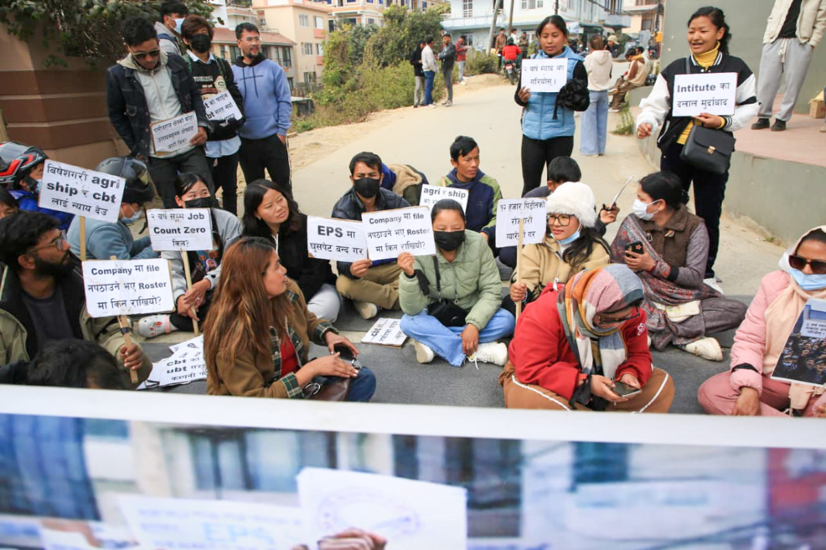 ईपीएस विद्यार्थीहरूले गरे विरोध प्रर्दशन (तस्विरहरु)