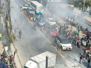 जमलमा माइक्रोबस, मोटरसाइकल र स्कुटर आपसमा ठोक्किँदा दुर्घटना