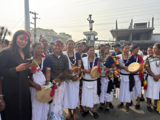 थारु समुदायको मेघौली कार्यक्रममा सोबिता गौतम (तस्बिरहरुमा)