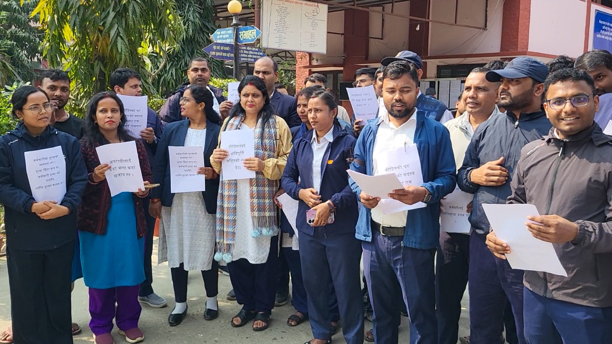 उच्च अदालत जनकपुरका कर्मचारीहरुद्वारा ‘पेन डाउन’