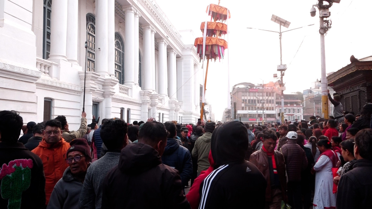 आजदेखि होली पर्व आरम्भ,बसन्तपुरमा चीर ठड्याइयो (तस्वीरसहित)