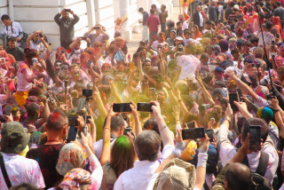 वसन्तपुरमा होलीको उमङ्ग (तस्बिरहरू)