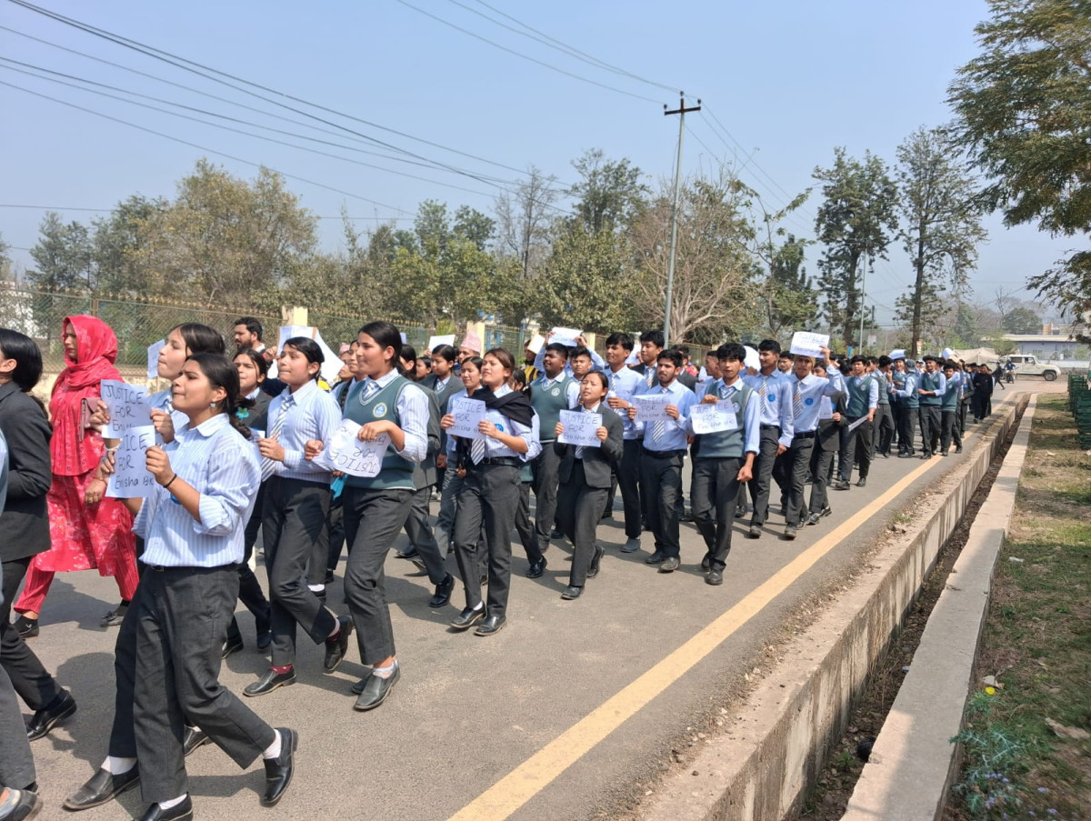 इनिशाको न्यायको माग गर्दै विद्यार्थीको प्रदर्शन (तस्वीरसहित)