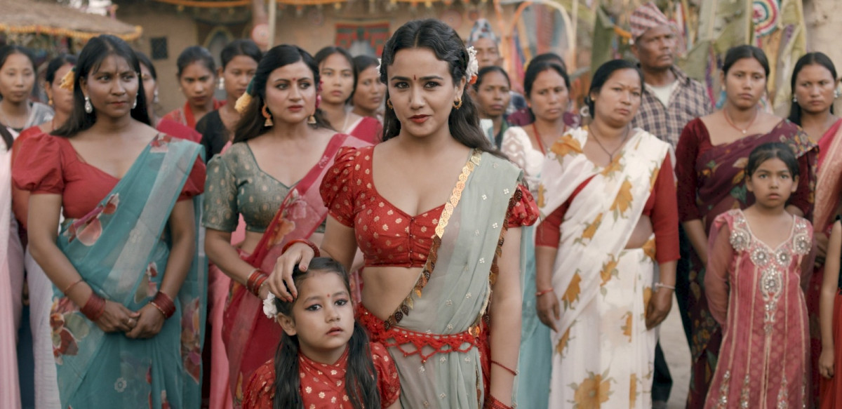 टिकटकर र रील्स प्रयोगकर्ताको रोजाईमा चलचित्र ‘लालीबजार’ को गीत ‘मायालाई के दिउँ म बैना’