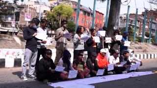 कार्की आयोगको प्रतिवेदन सार्वजनिक गर्न माग गर्दै माइतीघर मण्डलामा प्रदर्शन (फोटोसहित)