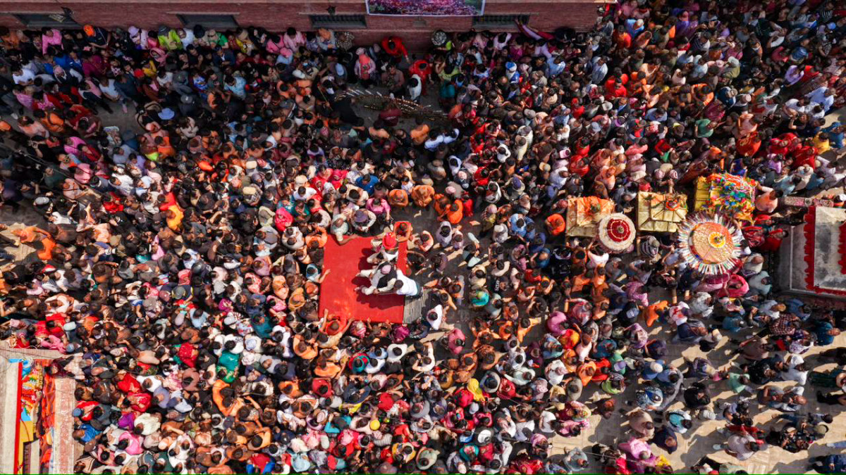 तस्विरमा ‘जिब्रो छेड्ने जात्रा’