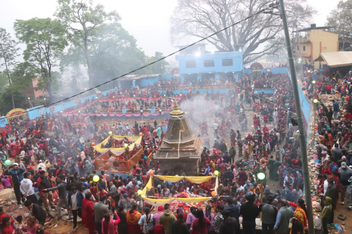 मातातीर्थमा स्नान गर्ने तथा दर्शन गर्ने भक्तजनको घुइँचो (तस्बिरसहित)
