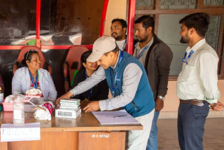 दशरथ रंगशालामा सुकुम्बासीको स्क्रिनिङसँगै स्वास्थ्य तथा मानसिक परामर्श