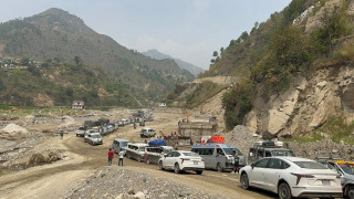 रोशी खोलाको बाढीपछि अवरुद्ध बीपी राजमार्ग पुनः सञ्चालनमा