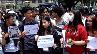 १२ कक्षाको नतिजाप्रति असन्तुष्टि जनाउँदै विद्यार्थीहरूको विरोध प्रदर्शन
