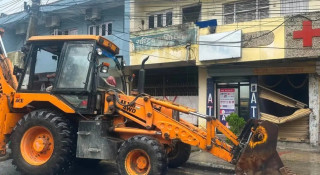 मन्त्रीको निर्देशनपछि कोशी अस्पतालको अतिक्रमित क्षेत्रमा चल्यो डोजर