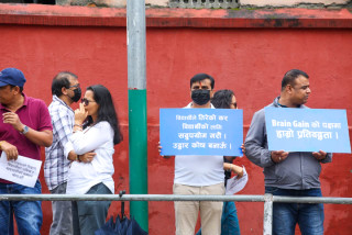 ‘शिक्षा सेवा हो, अपराध होइन’ भन्दै शैक्षिक परामर्श व्यवसायी सडकमा (तस्विरहरू)