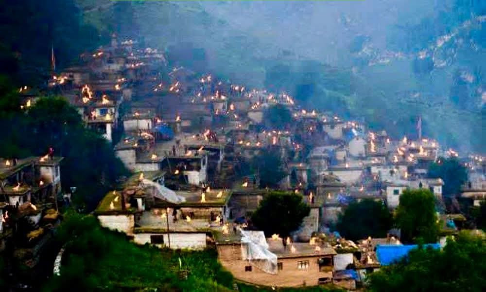 साउने सङ्क्रान्ति:कर्णालीभर झराको राँको बाल्ने परम्परा अझै जीवितै