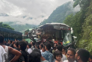 जलबिरेमा तीनवटा सवारीसाधन ठोक्किँदा २६ घाइते, अवरुद्ध मुग्लिङ–नारायणगढ सडक खण्ड पुनः खुल्यो