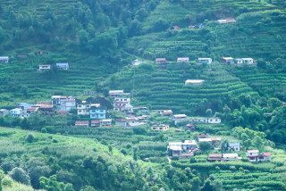 भोटेचौरबाट देखिएको सिन्धुपाल्चोकको मनमोहक प्राकृतिक सौन्दर्य (तस्बिरहरू)