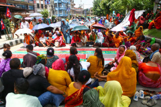माईतीघरमा लघुवित्त पिडितहरुको सामुहिक आमरण अनसन (तस्विरहरु)