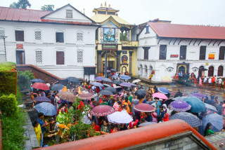 साउनको तेस्रो सोमबार;पशुपतिनाथमा भक्तजनको घुइँचो (तस्बिरसहित)
