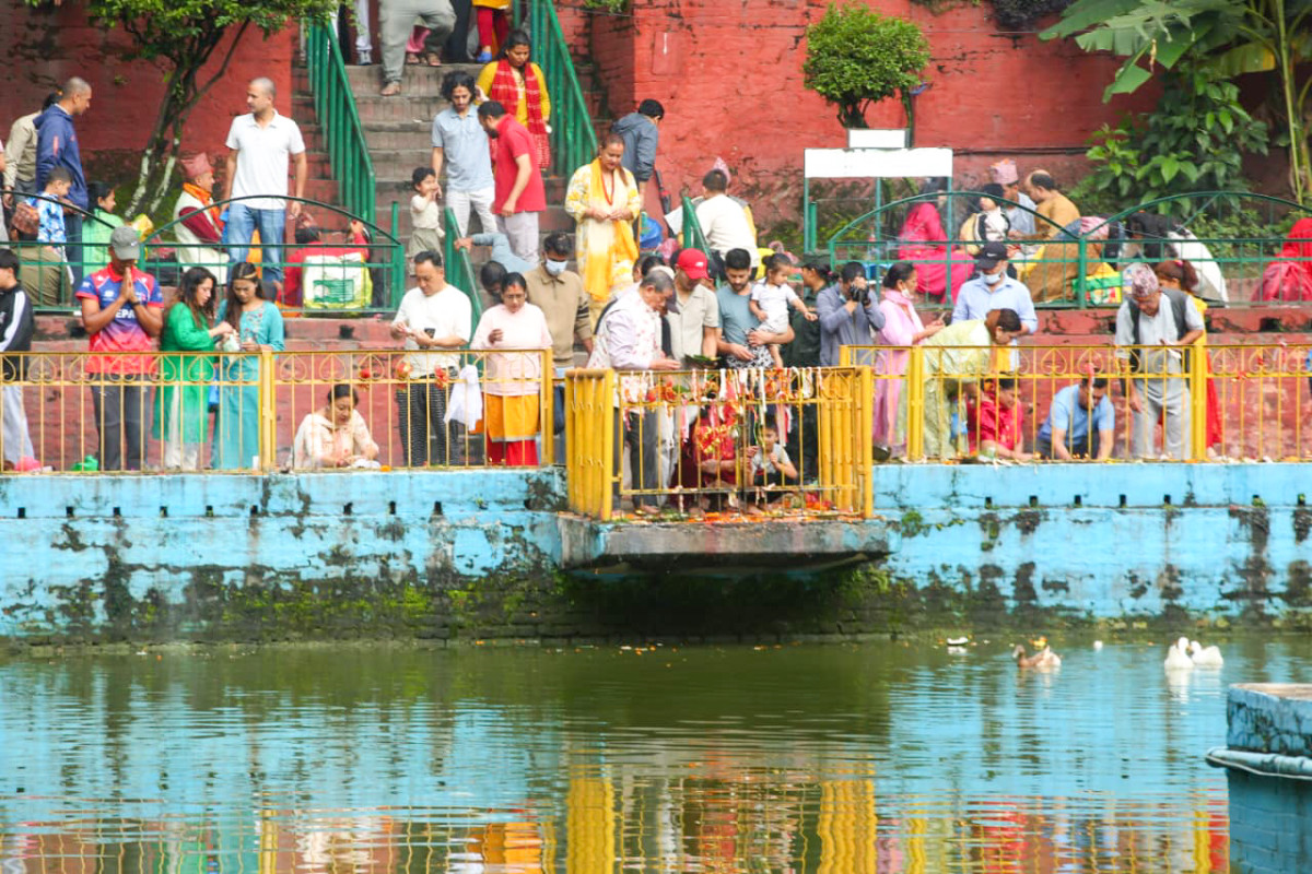नागपञ्चमीको अवसरमा नागपोखरीमा भक्तजनको घुइँचो (तस्बिरसहित)