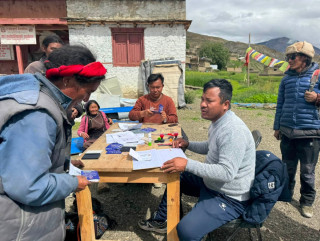 डोल्पामा करिब २०० सीमावर्ती स्थानीयलाई प्रस्थान तथा प्रवेशपत्र वितरण