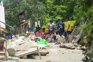 त्रिशूली नदि तटीय क्षेत्रमा बाढी प्रभावित स्थानीयको जनजिवन अस्तव्यस्त (तस्बिरहरु)