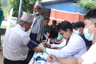 भोटेकोशी बाढीपीडितका लागि नुवाकोटमा केएमसीको निःशुल्क स्वास्थ्य शिविर
