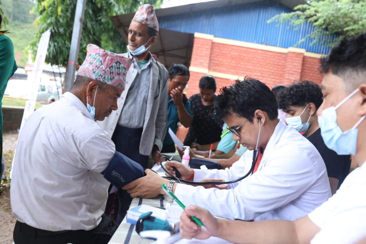 भोटेकोशी बाढीपीडितका लागि नुवाकोटमा केएमसीको निःशुल्क स्वास्थ्य शिविर