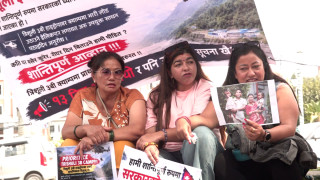 त्रिशूली–३ ‘बी’ आयोजनामा बेपत्ता परिवारको माइतीघरमा प्रदर्शन, उद्धार तीव्र बनाउन माग