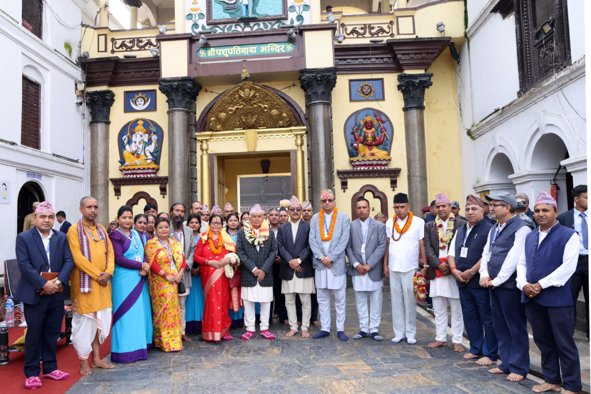 देश र जनताको कल्याणको कामनासहित राष्ट्रपतिद्वारा पशुपतिनाथमा पूजा–आराधना