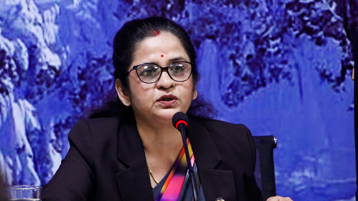 ग्यास अभावपछि उद्योगमन्त्री यादवको राजीनामा